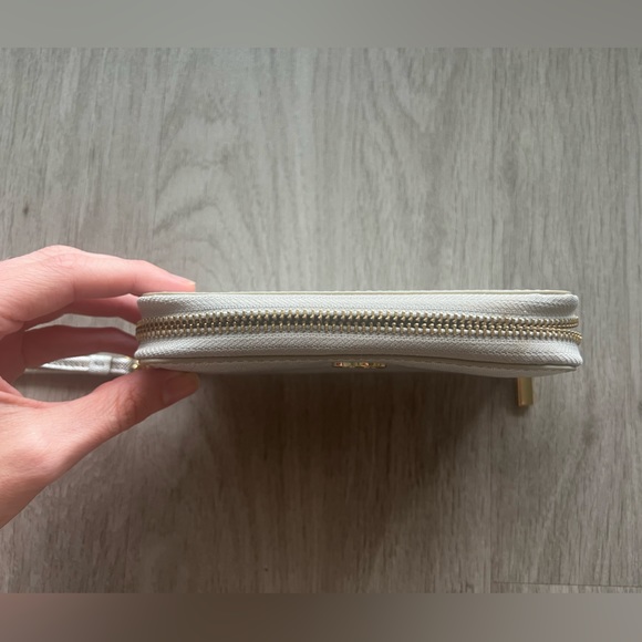 Tory Burch Metallic Silver Wristlet / Wallet with Gold Hardwire - Picture 7 of 13